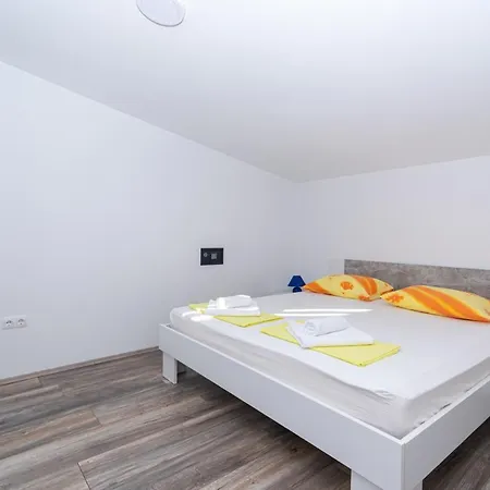 Apartments With Parking Space Razanac, Zadar - 6919 Razanac